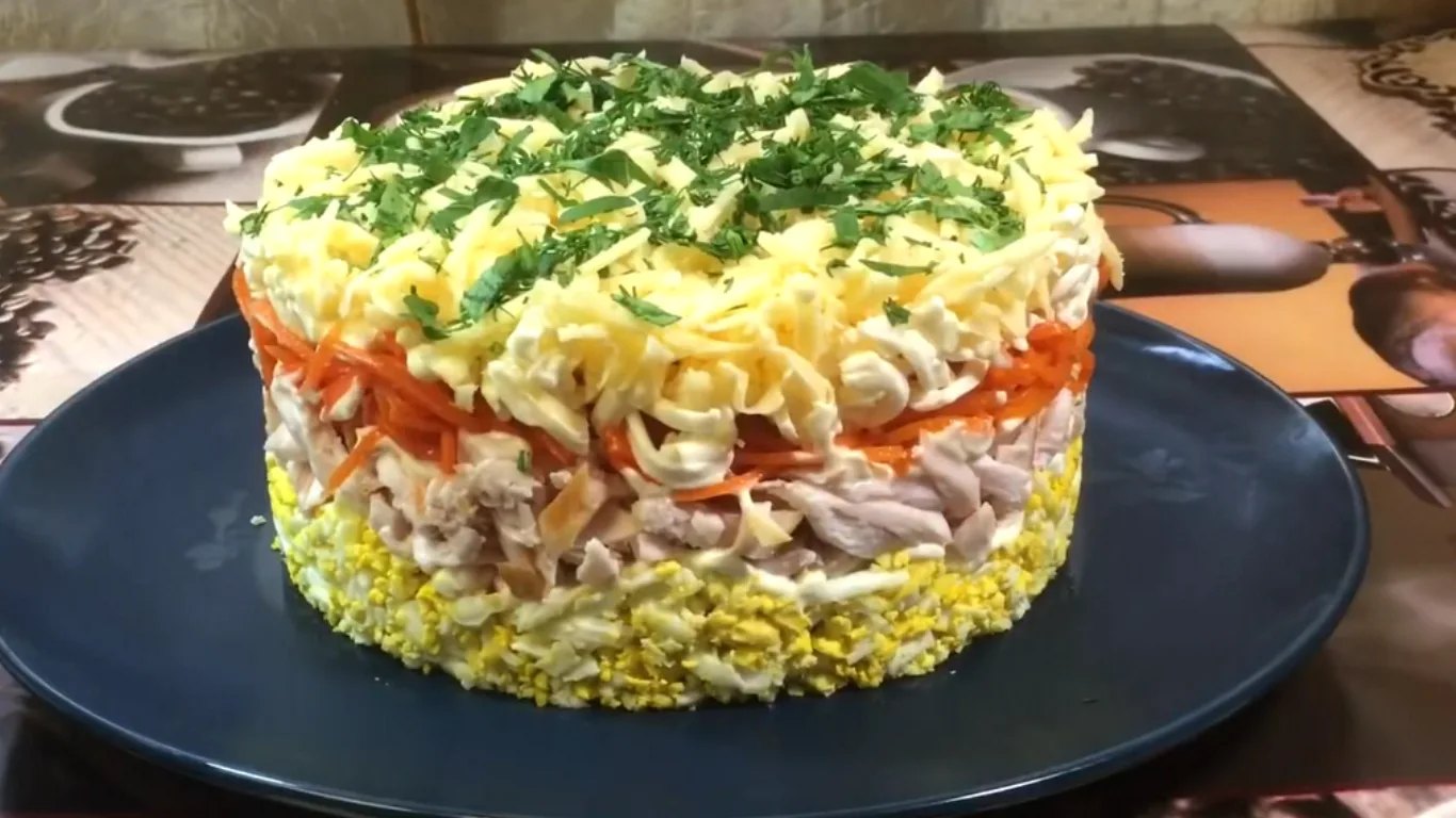 Салат с ветчиной, сыром и грибами
